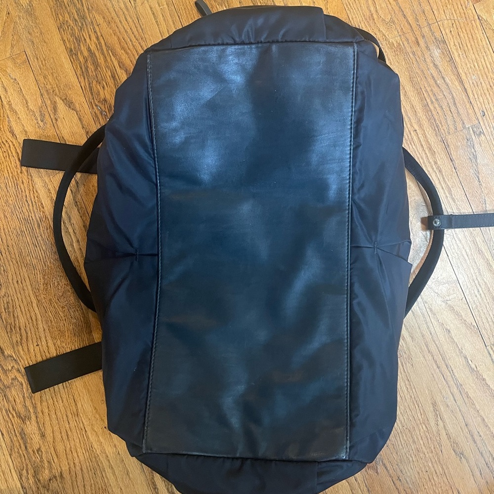 Lululemon Large Duffle Bag - Picture 12 of 16